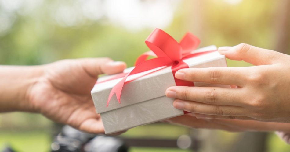  De ce ar trebui sa oferi un cadou personalizat?