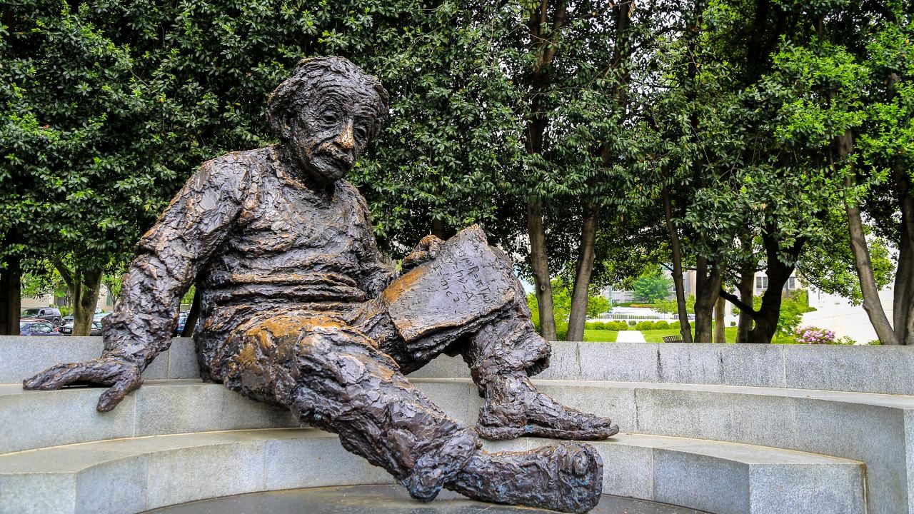 Scrisoarea de mult pierduta semnata de Albert Einstein vorbeste despre o legatura intre fizica si biologie, cu 7 decenii inainte de aparitia dovezilor