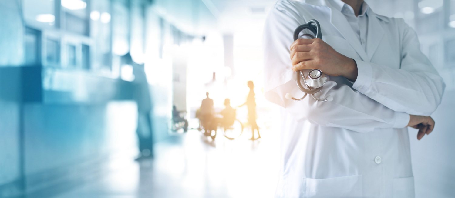 O pereche de saboti medicali ofera avantaje multiple oricarui medic