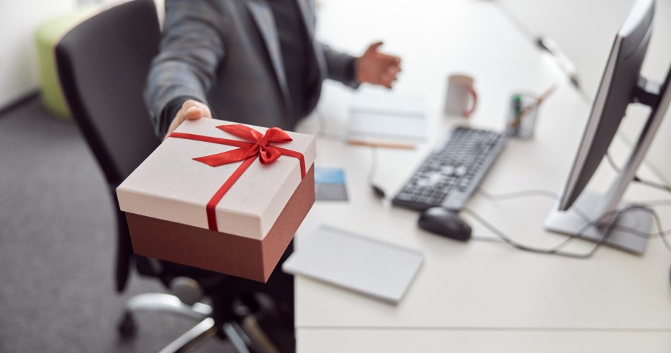 Cum poți alege cadoul potrivit pentru șeful tău
