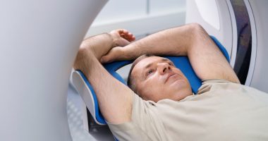 Poți deschide ochii în timpul RMN-ului și ce se întâmplă de fapt cu privirea ta în aparat
